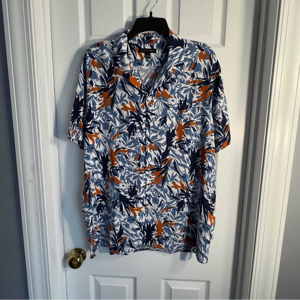 Banana Republic Men’s Large Tropical Leaf Print Short Sleeve Button-Down Shirt